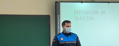 LA POLICIA LOCAL IMPARTE CHARLAS EN CEIPSO SALVADOR DE MADARIAGA EN PREVENCIÓN DE ADICCIONES A NUEVAS TECNOLOGÍAS